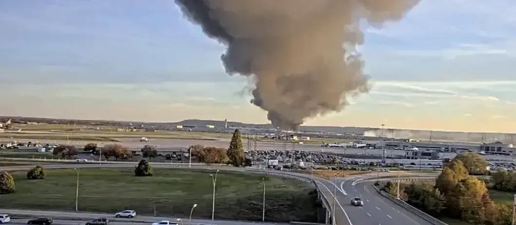 快讯！快讯！
 
美国肯塔基州当地应急部门突然通报了这起坠机事故。
 
11月4