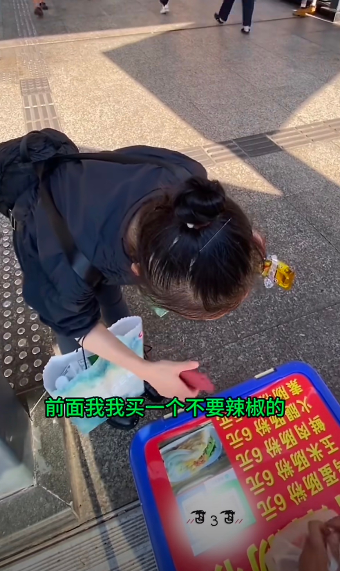 女孩截图假付款6块钱的肠粉！截图假付款，至于吗...... 感觉像是惯犯了...