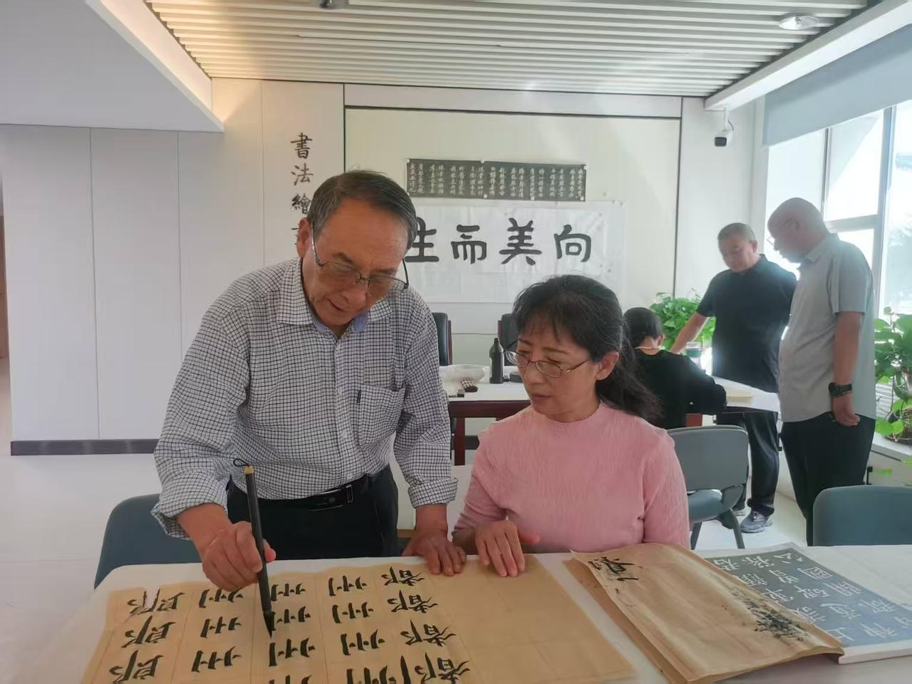 退役军人刘恒忠作品
亮相“迎五一”书画笔会

记者王志俭（穿石）文图

春夏交际