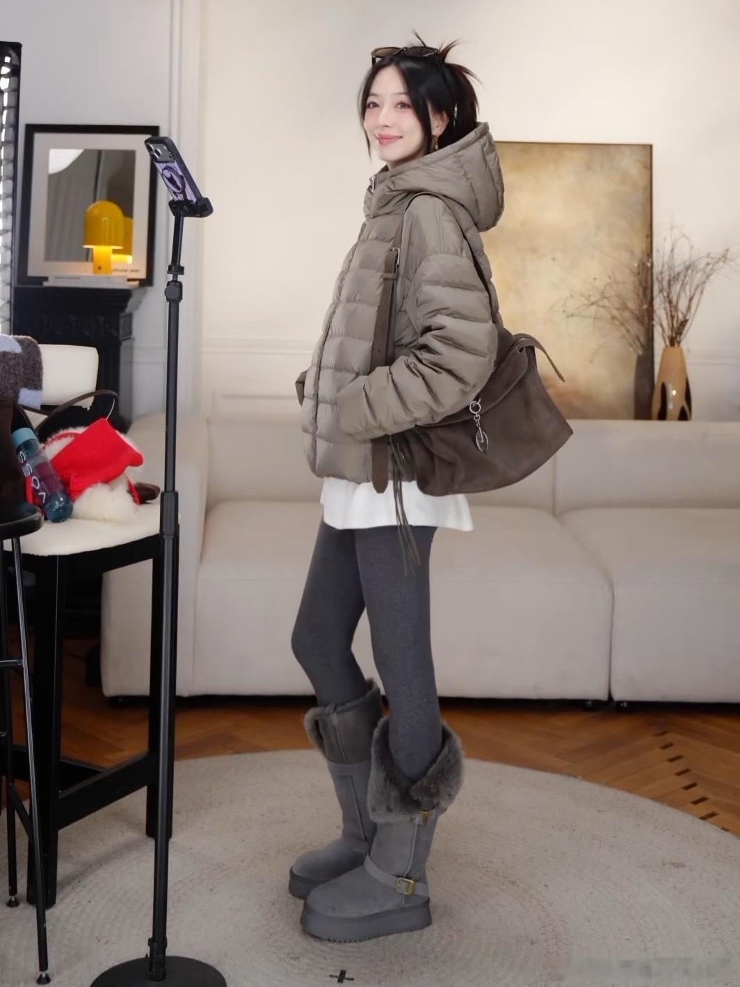 这两天的节奏：白天搬家，晚上直播你们今晚都入了啥呀？ 