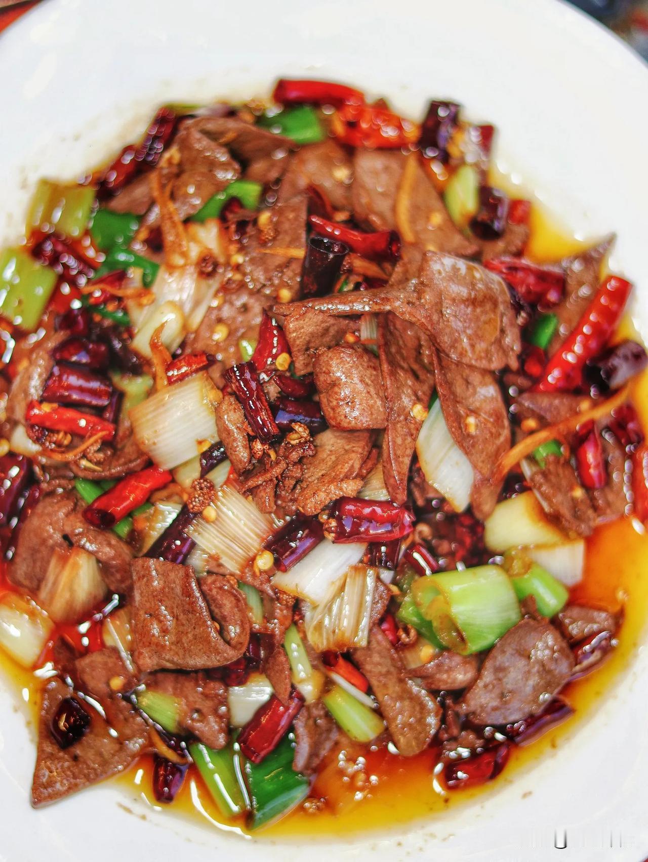 野生菌才让人吃爽，这不又有好吃的糊辣羊肉可以吃上了，在云南真是每个季节都有各种好