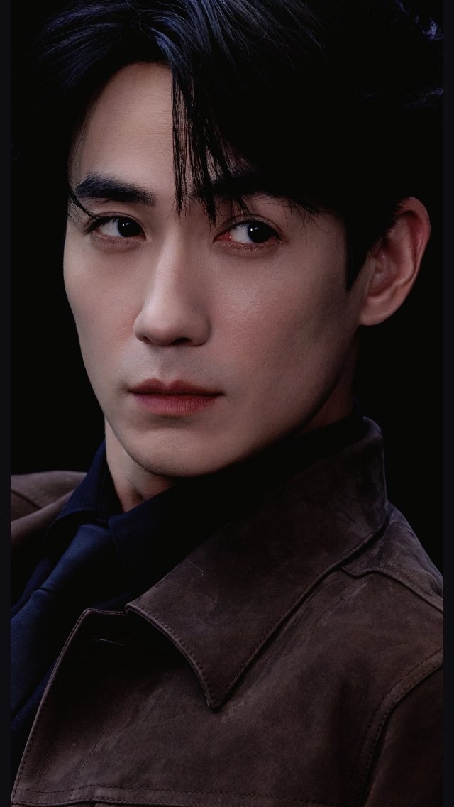 朱一龙恢复金v 朱一龙微博账号金v认证已恢复。此前因专注剧组拍摄、减少公开营业，