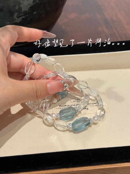 望见一片宁静的湖泊