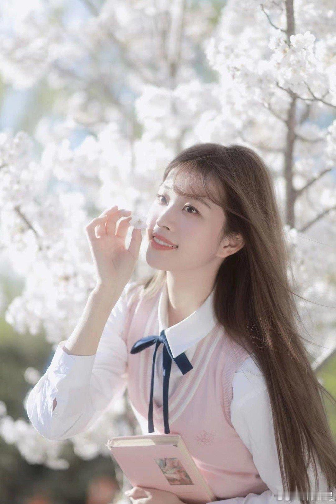 钟雯冠｜樱花下的神女🌸🌸🌸钟雯冠春日樱花大片 ​​​