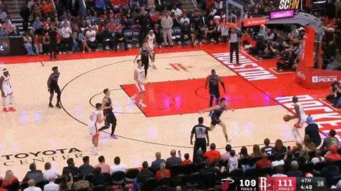 北京时间3月22日，火箭主场123比122险胜热火。末节最后4分46秒，杜兰特命