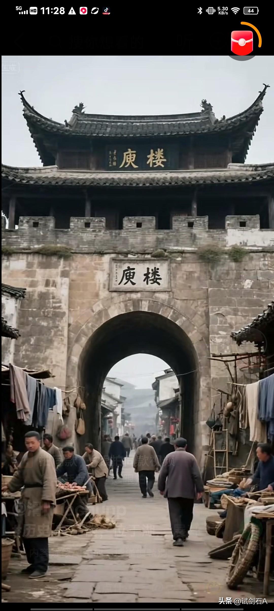 庾楼，又名庾亮楼，坐落于鄂城古楼街，因东晋名臣庾亮而得名。东晋咸和年间，庾亮以征