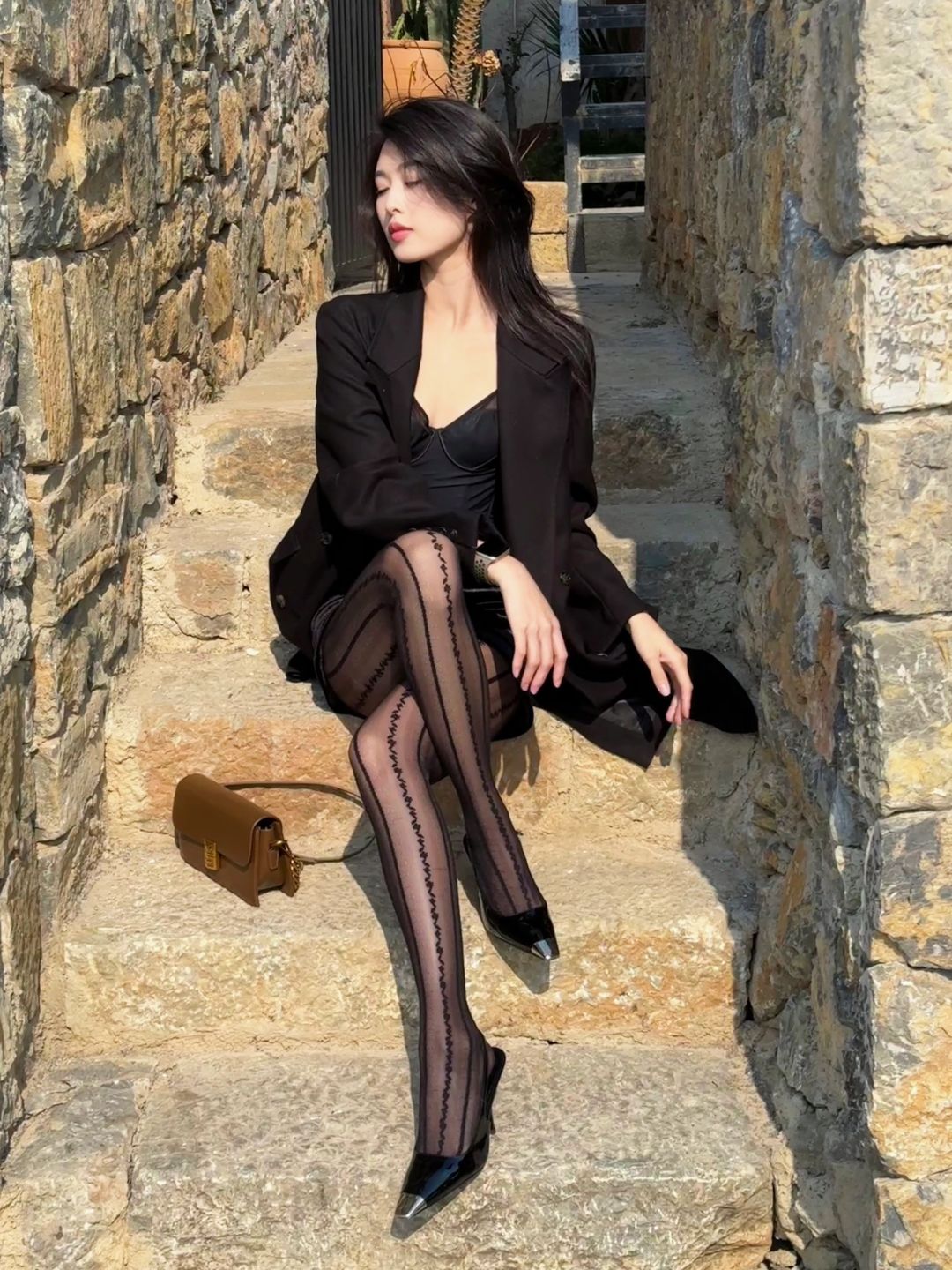 姐系三要素 黑丝 卷发 塑身衣