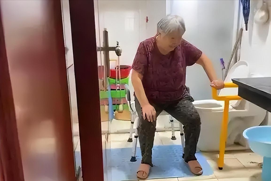 提醒：上厕所时出现这3种情况，或说明你的肾脏受损了，尽早检查

 
肾脏是人体最