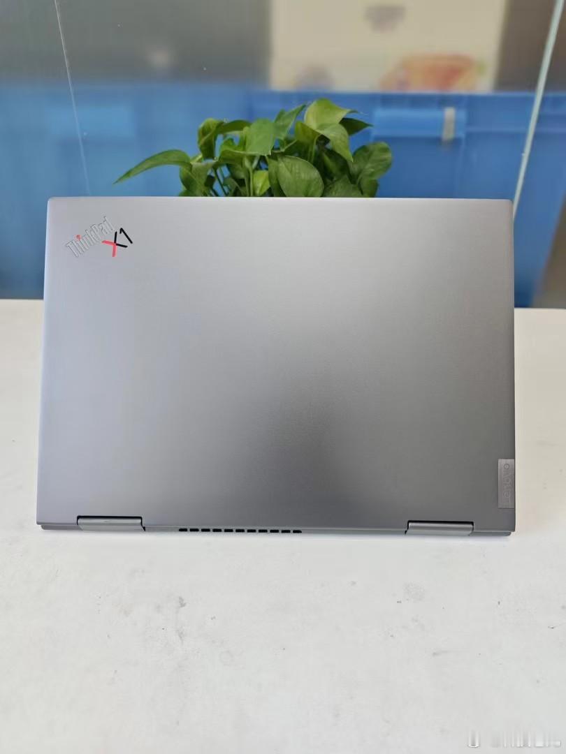 许久未见的平板电脑二合一X1 YOGA GEN7，支持重力感应和360°折叠出厂