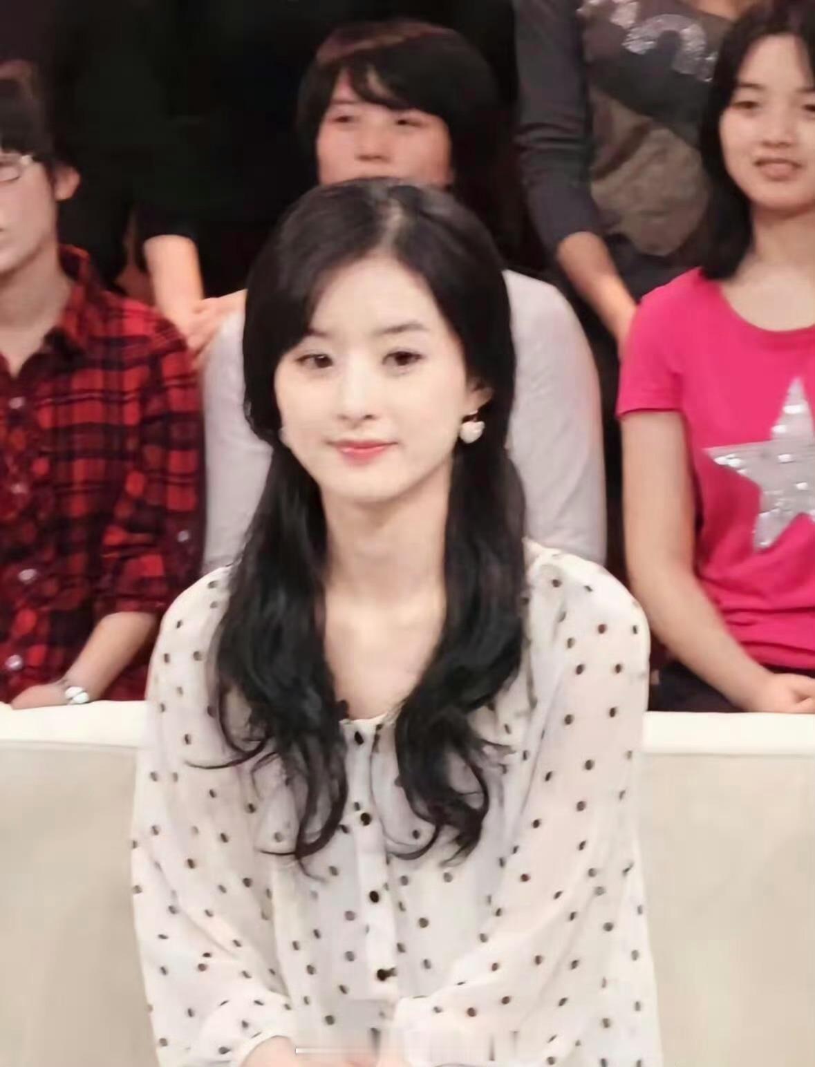 赵丽颖 合照的同学成了大明星好青涩的颖宝～ 