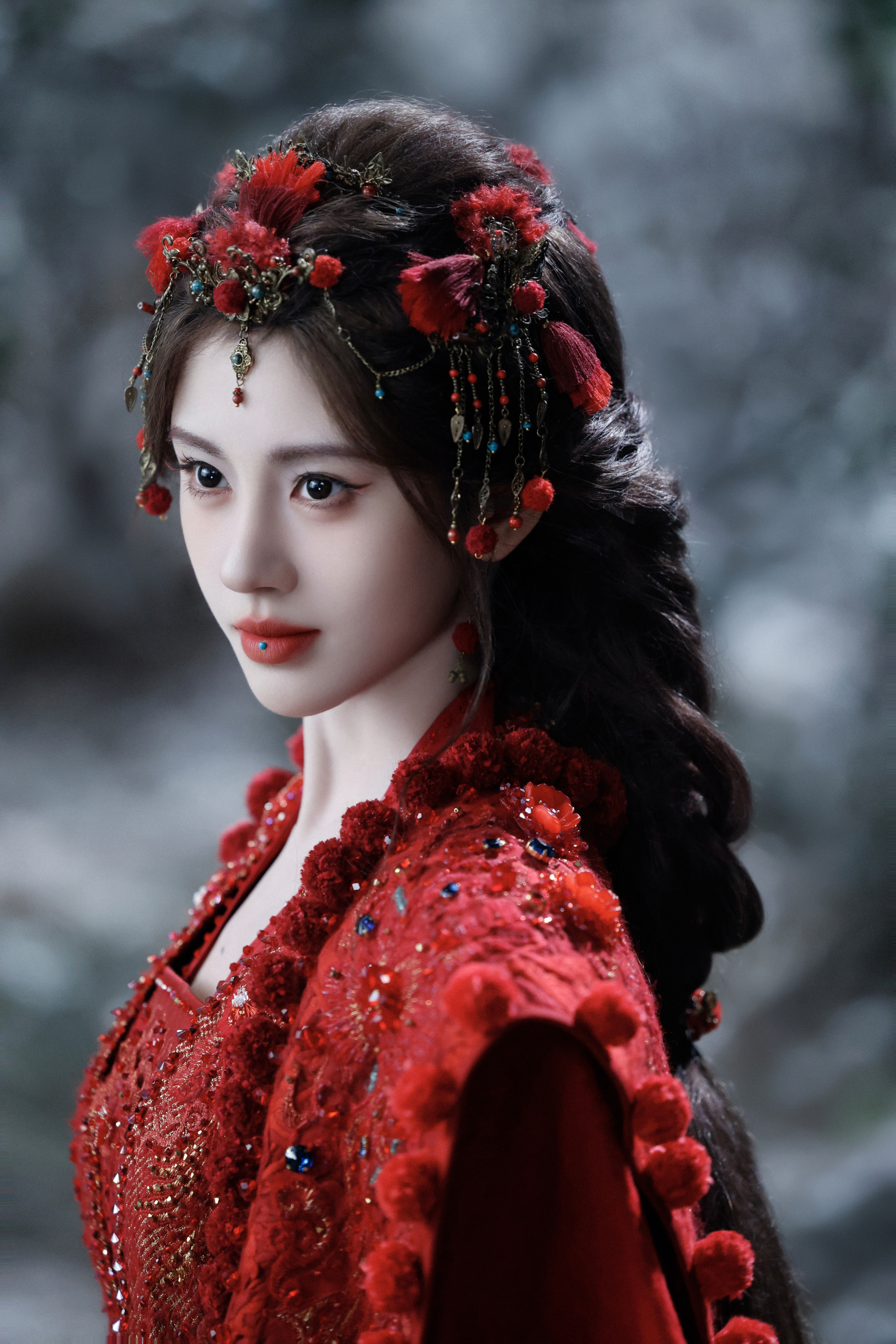 高清大图 咦 露芜衣嫁衣是有一个唇钻嘛