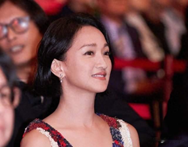 跑了大半圈子戏，一部文艺片打破年龄定论，周迅在釜山拿到答案！