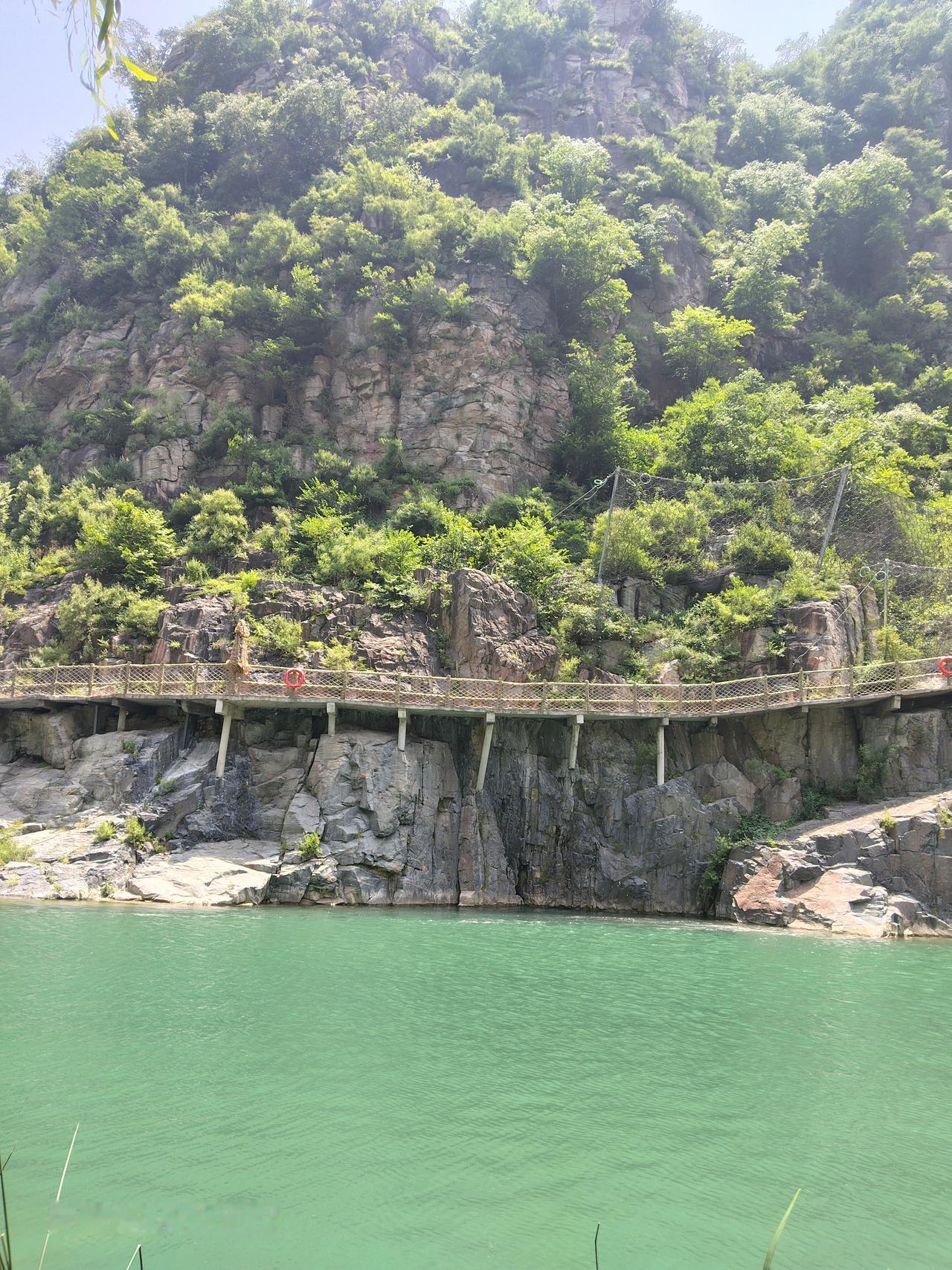 去看山和水！