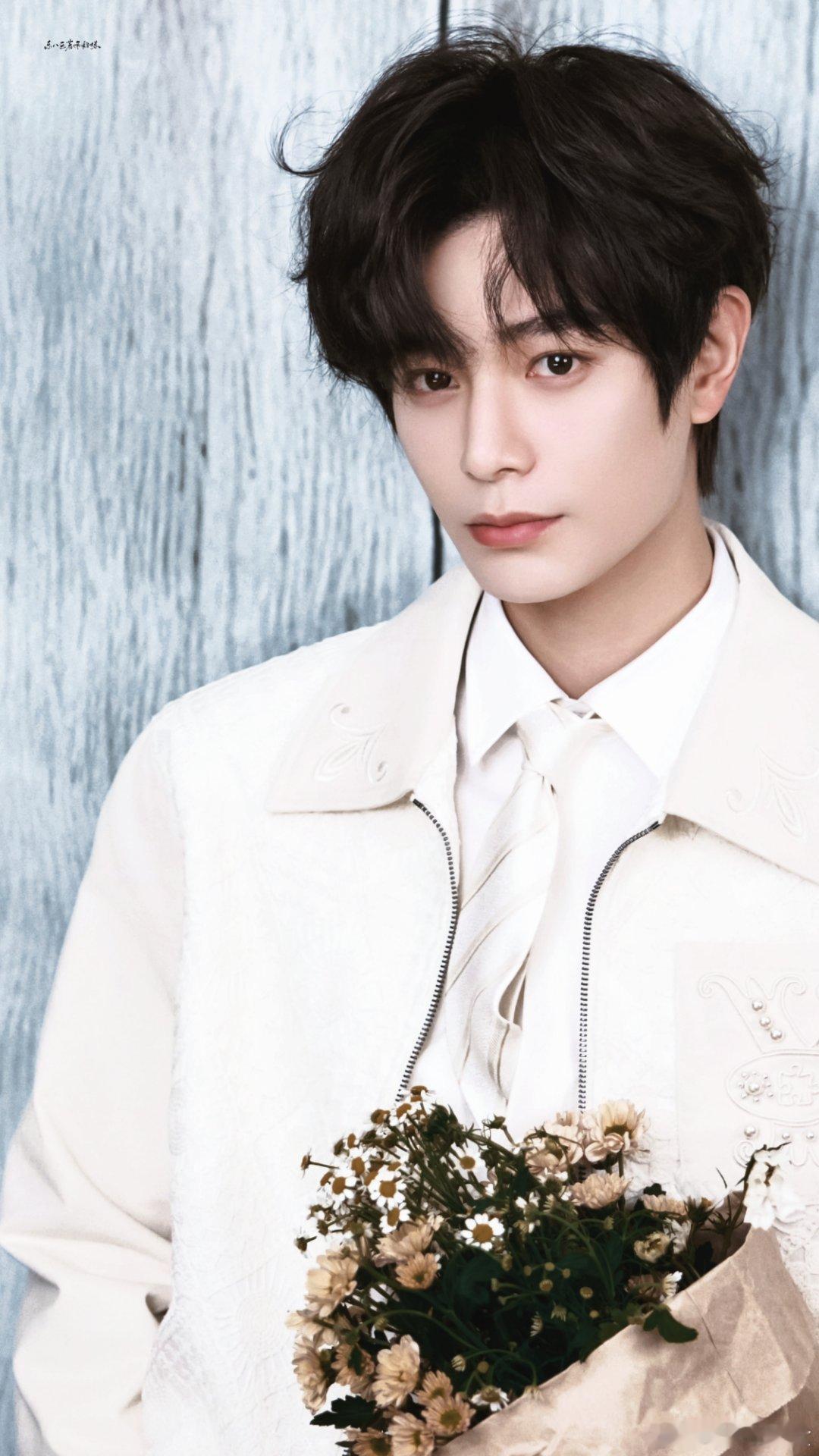 dyx 我永远爱傍晚吹拂的微风和落日的黄昏.花不一定是为花店而开 我一定是为你而