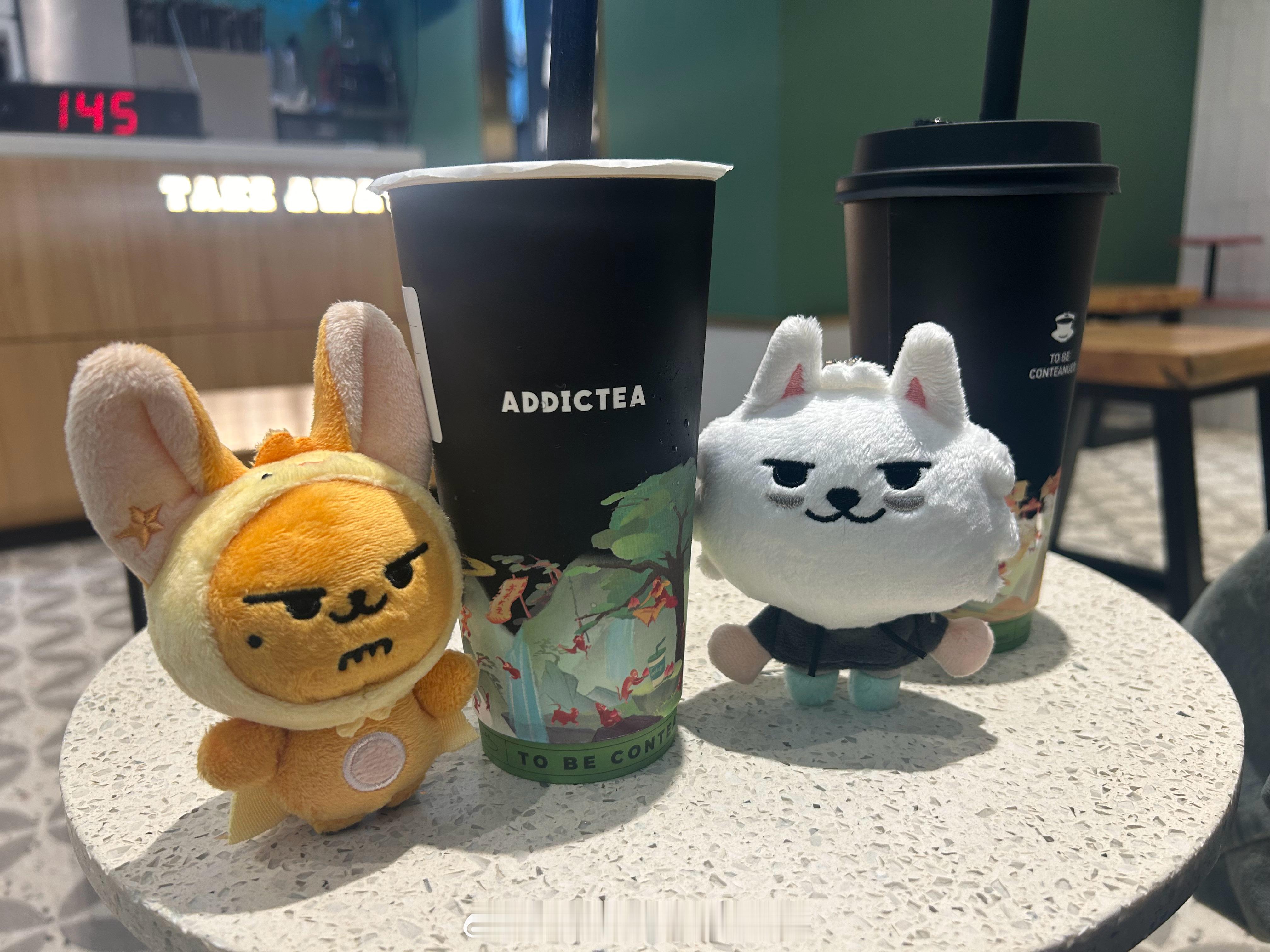 宝宝喝奶茶 