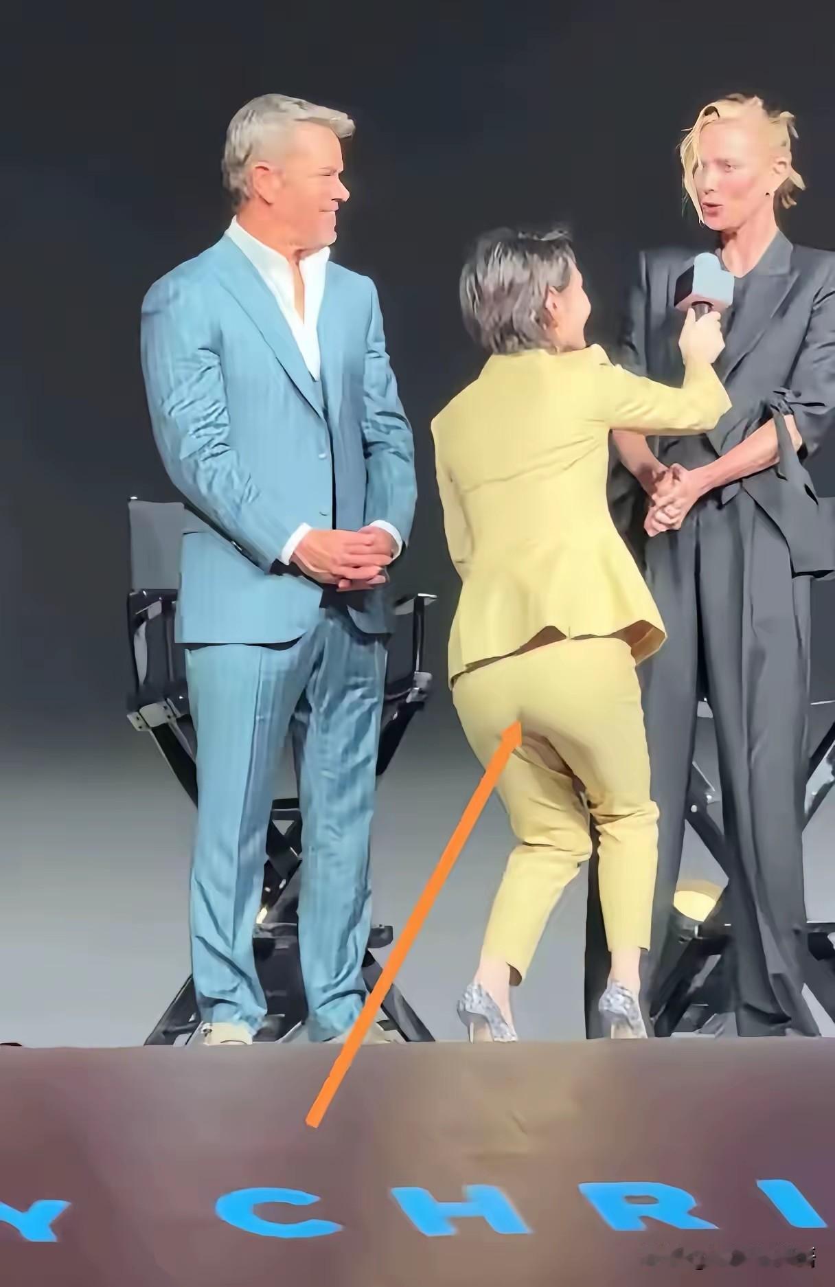 最近被上海台主持人陈璇刷屏了，不是因为她的专业能力，而是一个半蹲递话筒的动作。