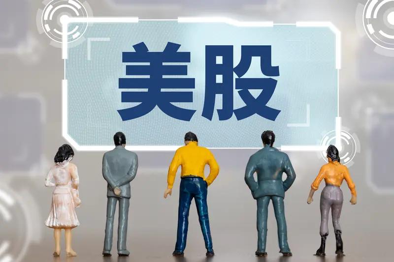 当地时间23日，美股科技七巨头股价集体跳水，总市值一天内缩水近8000亿美元。暴