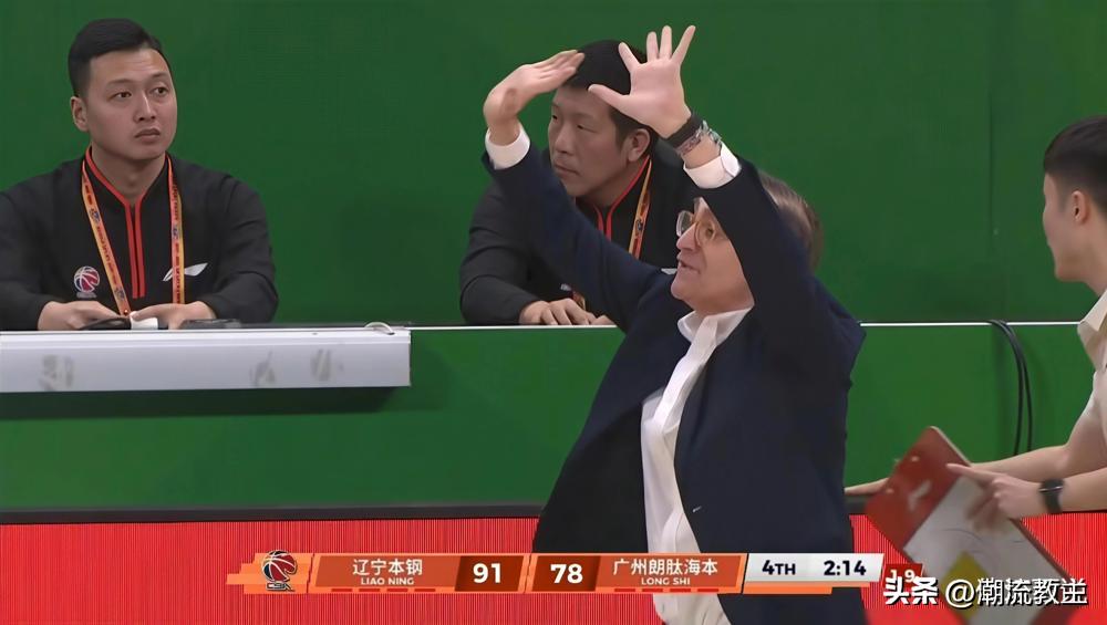 乌戈带辽宁队轰下6连胜，可老球迷们反倒开始琢磨杨鸣的好。这就怪了。
乌戈搞的是