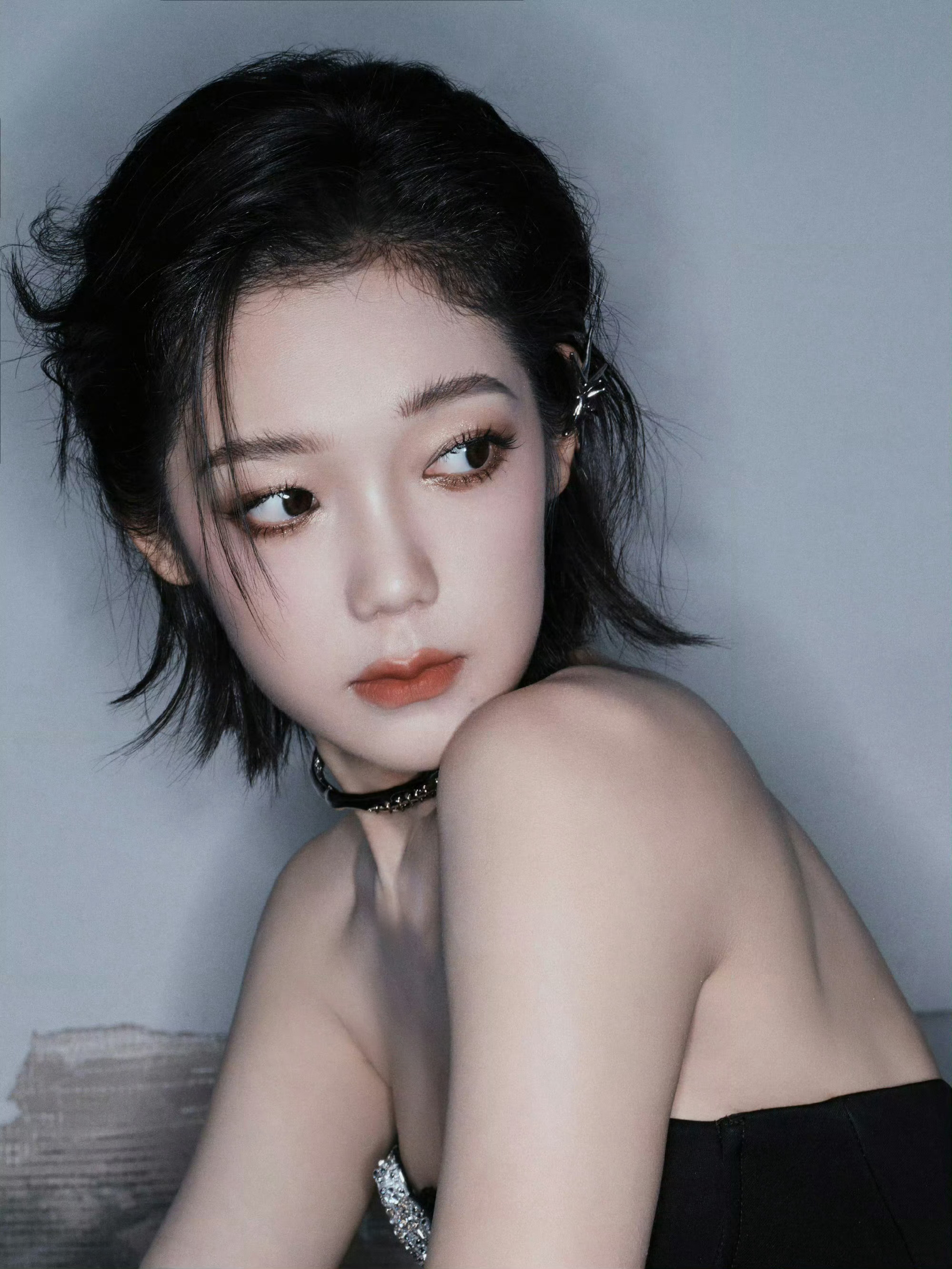 现在女星造型也开始流行背头了吗让希林娜依高梳背头的是天才给祝绪丹梳背头的人是天才