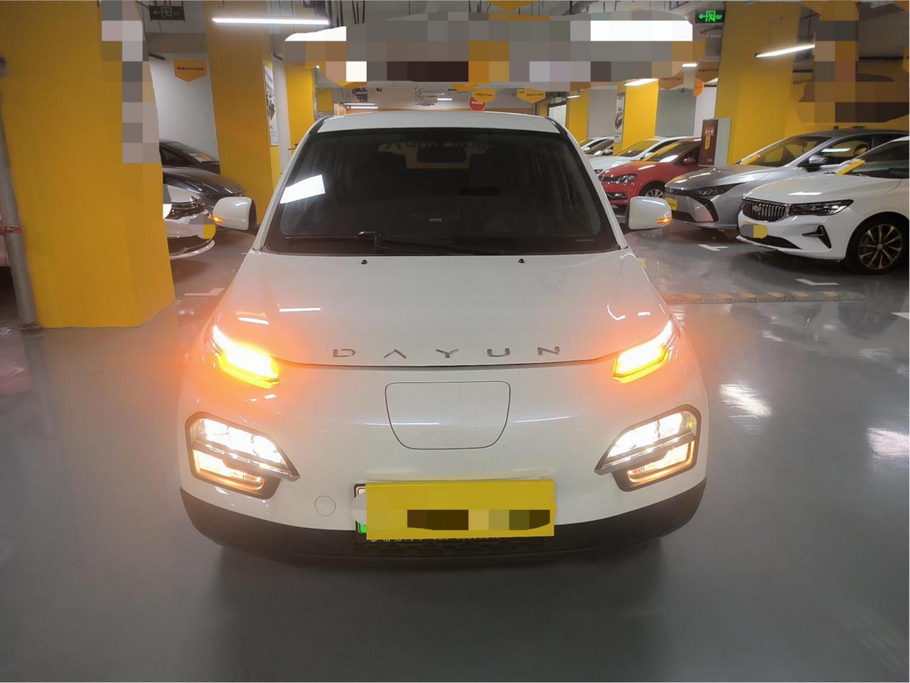 又见偏门车，看到车标我惊呆了！
我们经常去某二手车商城验车，所以对他们家的情况比