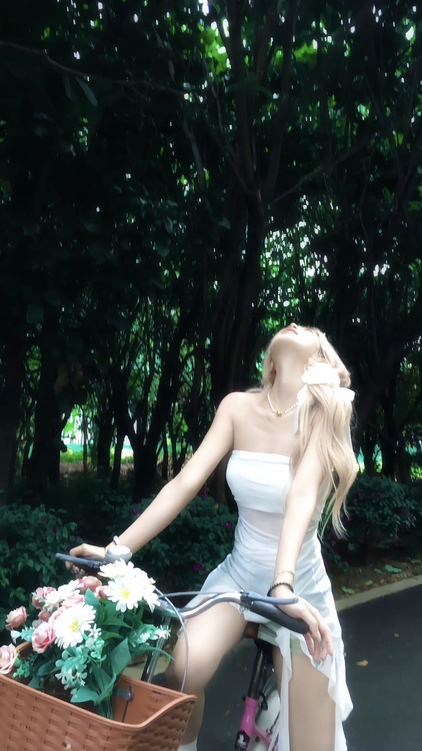 淤青不会消失 我偶然摸摸膝盖还是会痛。一起夏日微醺裸桃