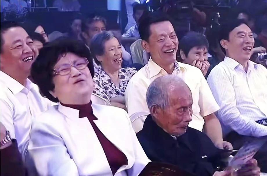 摘几段笑话（见图）
网上黑王的言论不少，不过也就那么几个人
说的话要么与事实不符