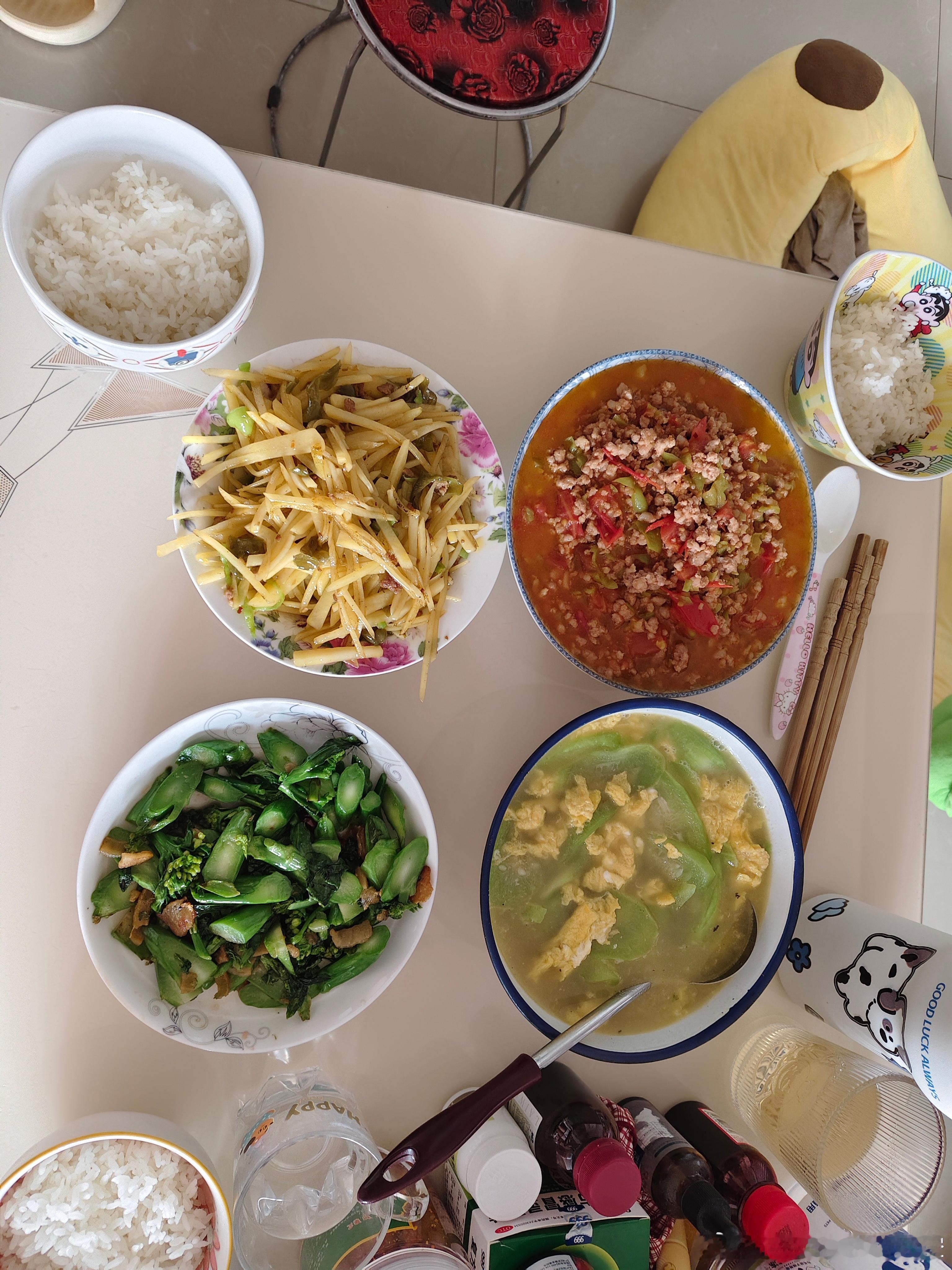 昆明 今天中午吃红三剁，超级下饭 