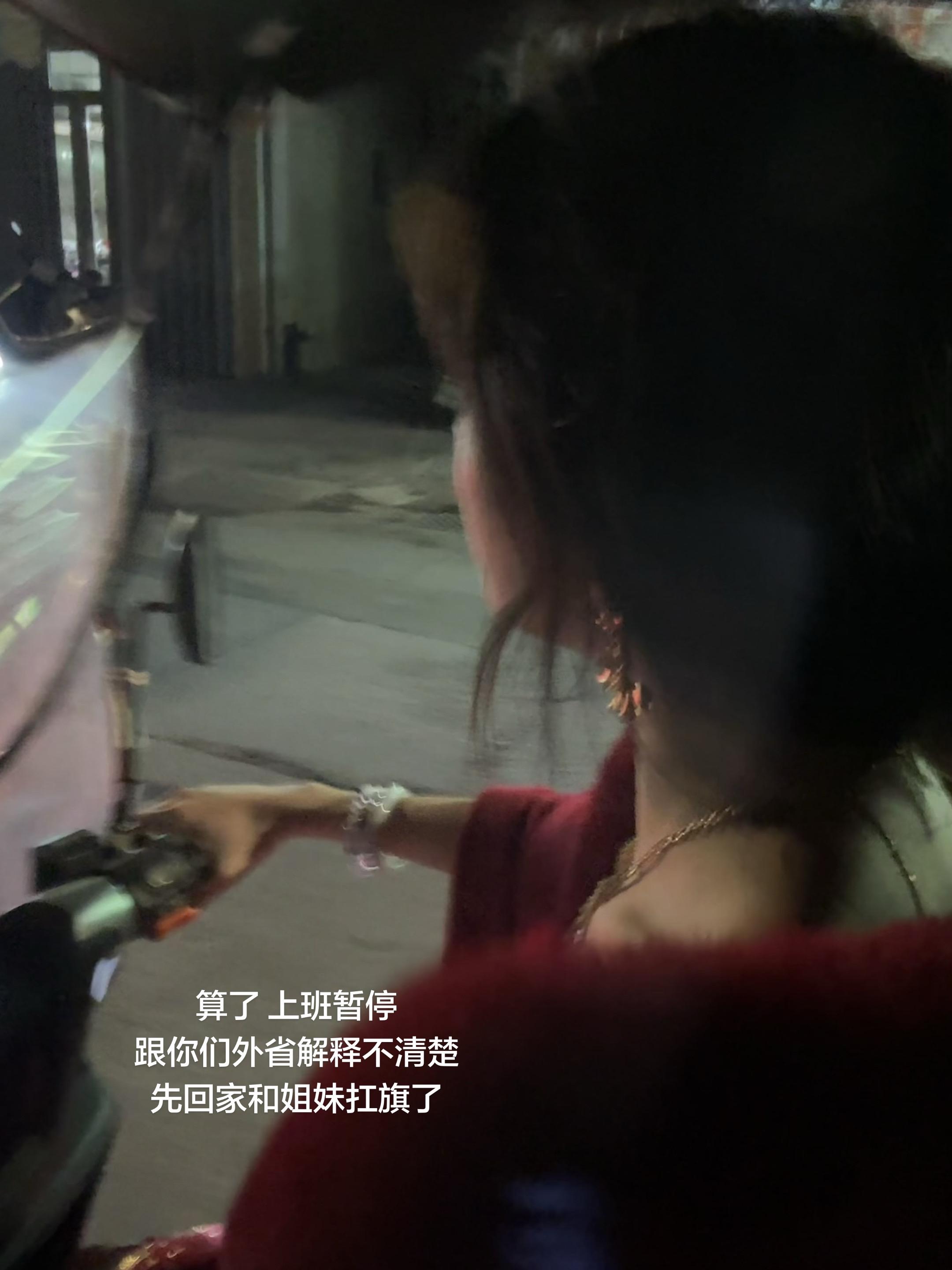 上班暂停 回家扛旗。