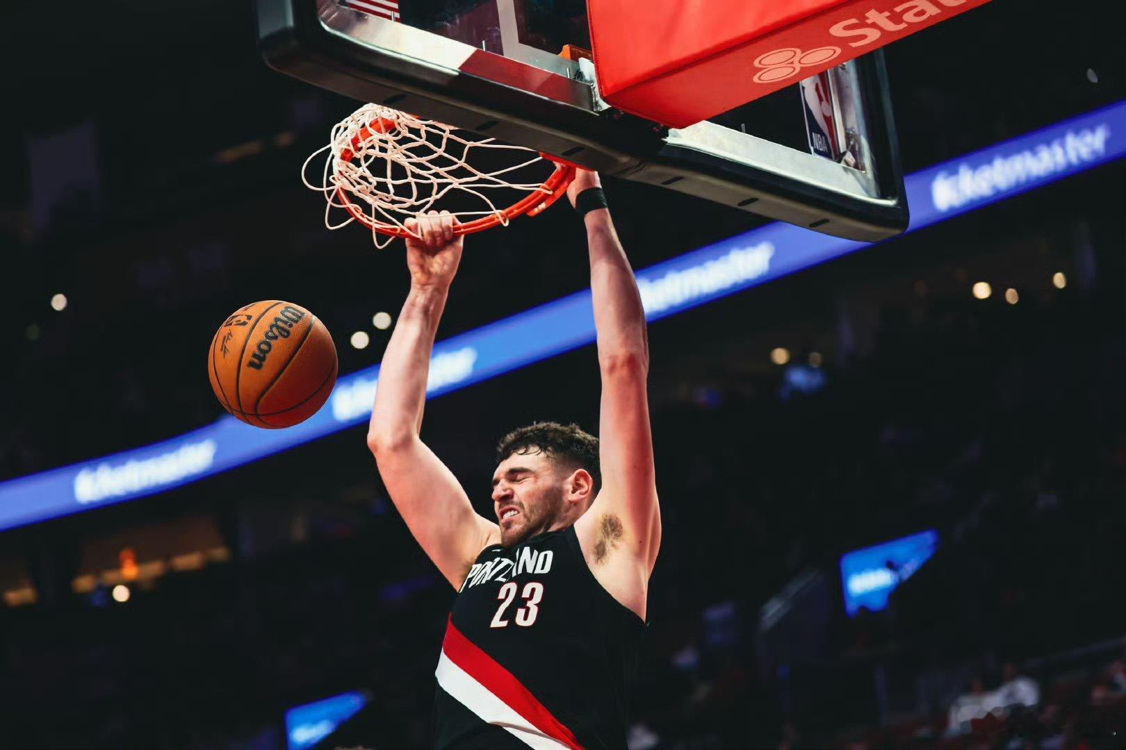 克林根身高2米18，臂展2米31，戈贝尔身高2米16，臂展2米35。这两位明天直