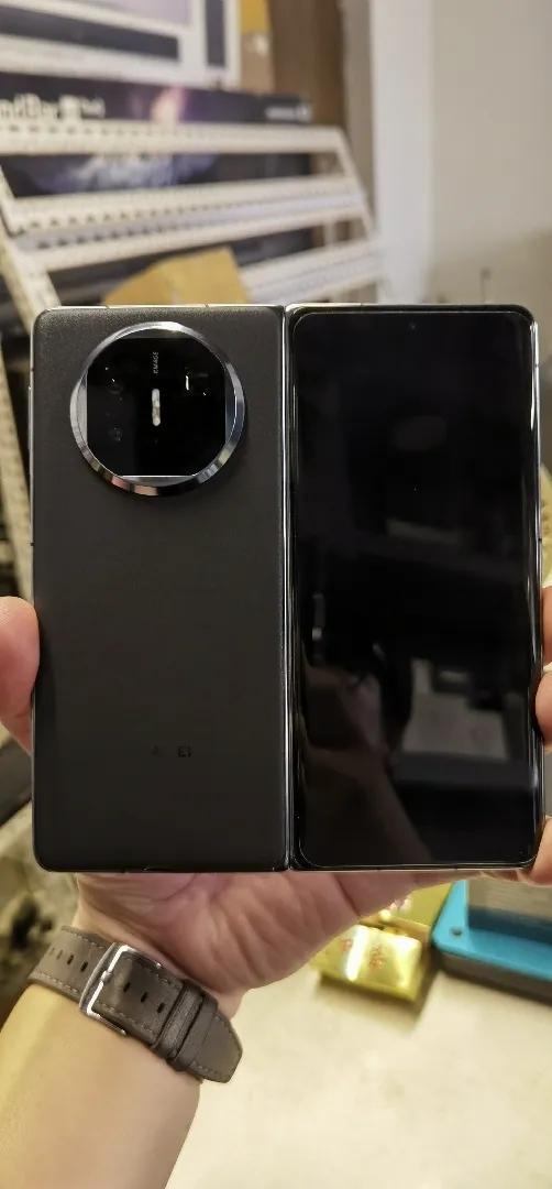 简直是降维打击，华为发布全球首个5.5G解决方案，上行下行速率比现有5G提升10