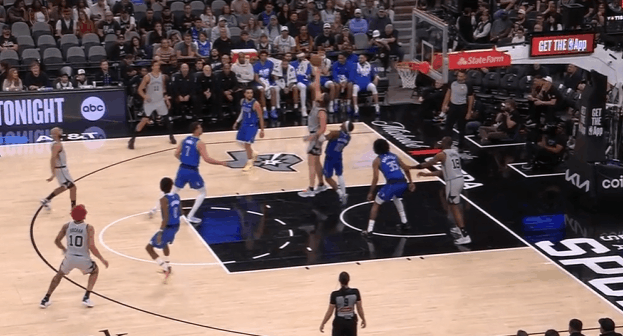 巴格利独行侠首秀：疯狂掠夺8前板+4记封盖，16+12开启新的旅程P1瓦塞尔无球