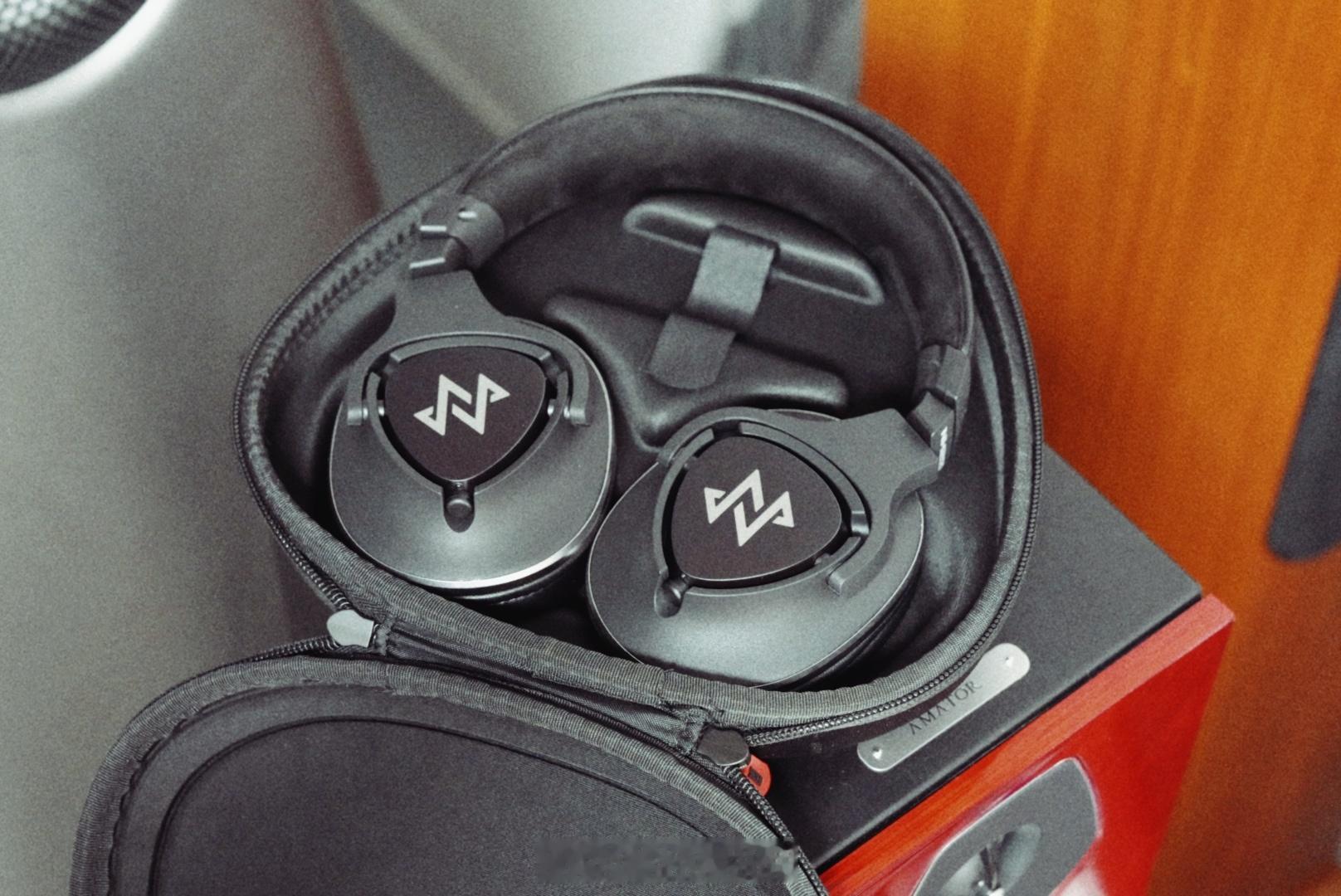 NH20跟DT270Pro是最近我使用频次最多的两幅耳机，但是它们的性格却反差巨