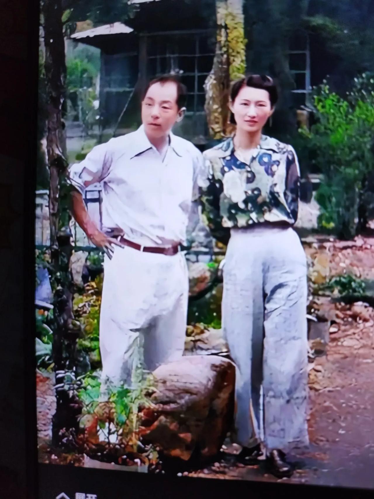 看张学良和赵四小姐的真实照片。

两人这时台湾也是50岁左右的人了，是不是丰润犹