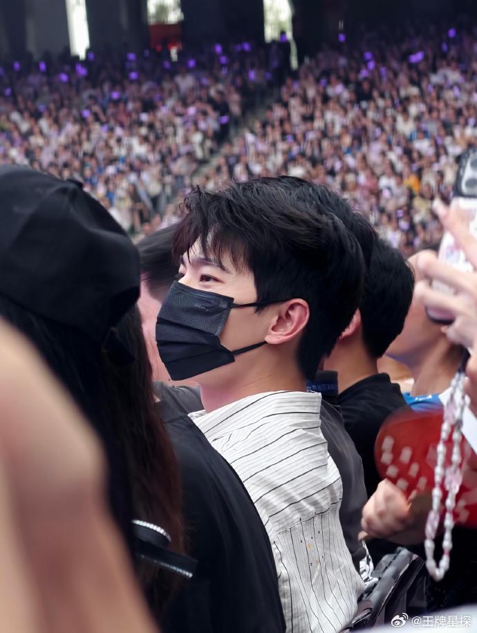 杨洋看林俊杰演唱会杨洋去了林俊杰演唱会杨洋去了林俊杰演唱会 ​，是谁又羡慕了我不