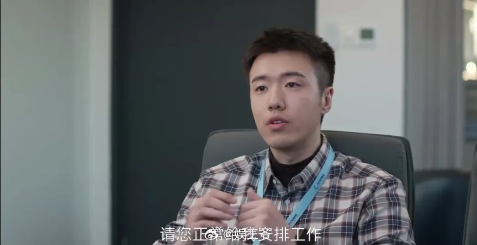 《凡人歌》那隽自从生病后，领导就想把他逼得辞职，基于那隽前面的同事都是因为抑郁被