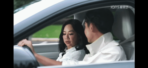 乐山美食当前，陈松伶张铎这对“干饭夫妻”直接开启了吃货模式，吃饱喝足躺在“移动休