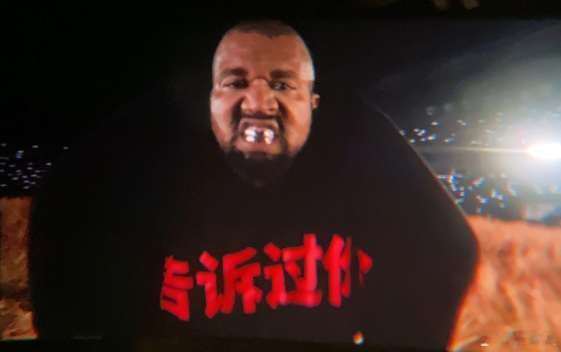 侃爷 你牙齿中间漏个缝的样子显得特别朴实 ​​​