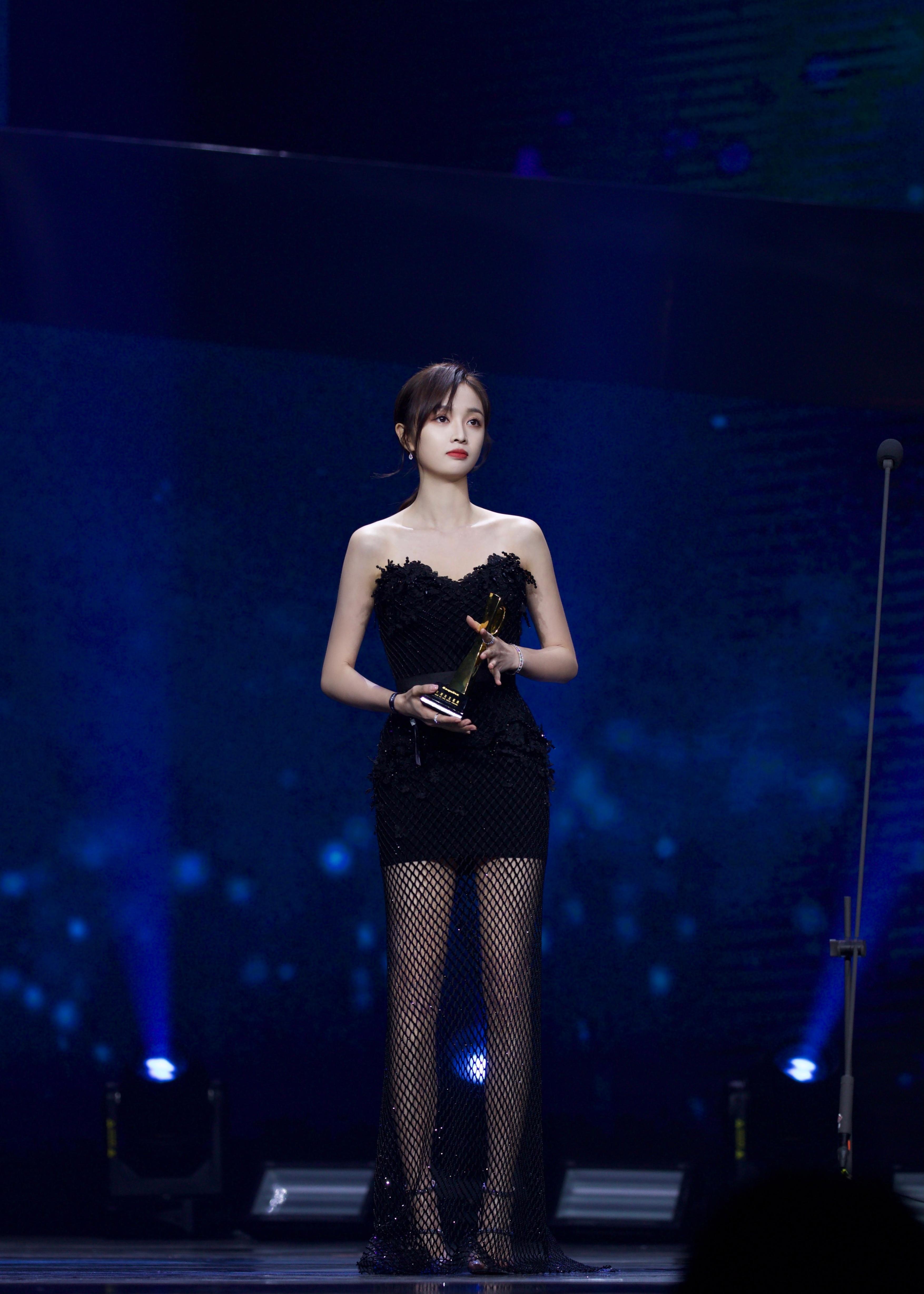 👠吴宣仪 ​​​