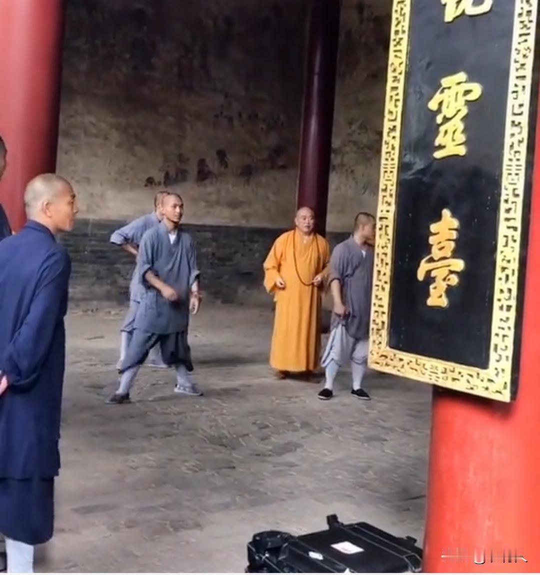少林寺方丈释永信亲自指导徒弟习武，他非常的关心徒弟。释永信把自己的徒弟，当成自己