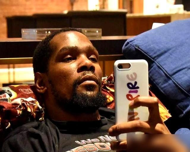 杜兰特说，别怪球员投太多三分，是规则变了，球速跟上了。

咱这年纪的老球迷，当年