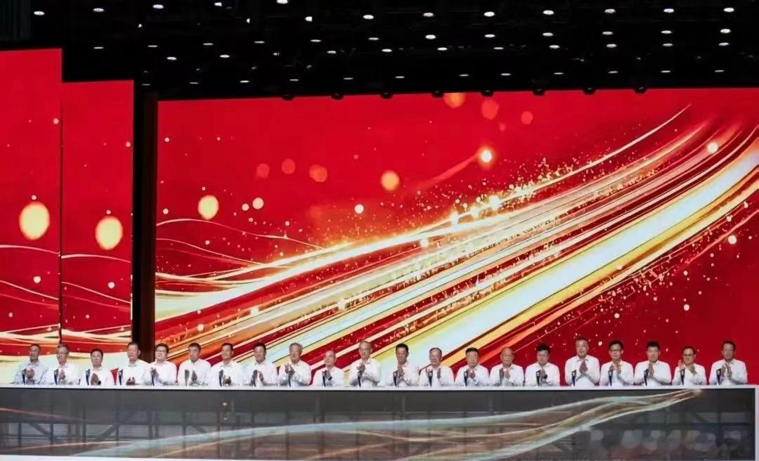 12位车企掌门人“对表”，70周年再出发，他们看到的是12位车企掌门人已经吹响了