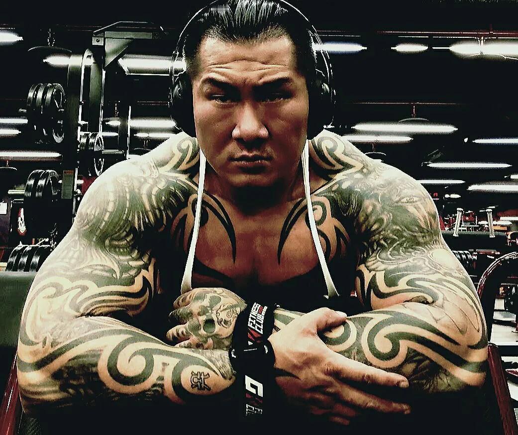 “馆长”要求立个碑
文｜孙玉良
台湾“馆长”陈之汉，要求大陆在他百年之后，为他立