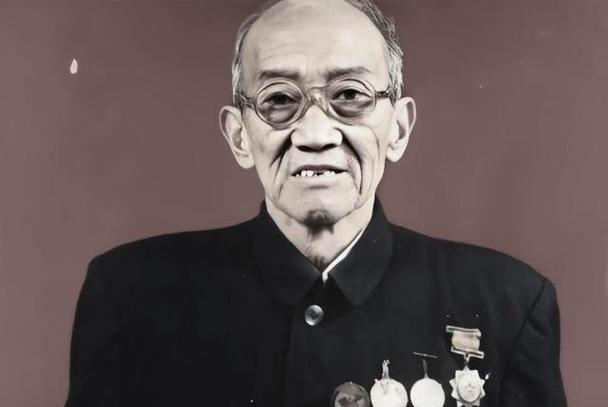 1953年，作为被俘将领级别最高的吴成德，随最后一批志愿军战俘被遣返回国，此时的