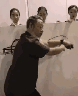 看过《罗刹海市》的故事，懂得了社会圈子文化的丑恶，以丑为美，无视公正的各种圈子文