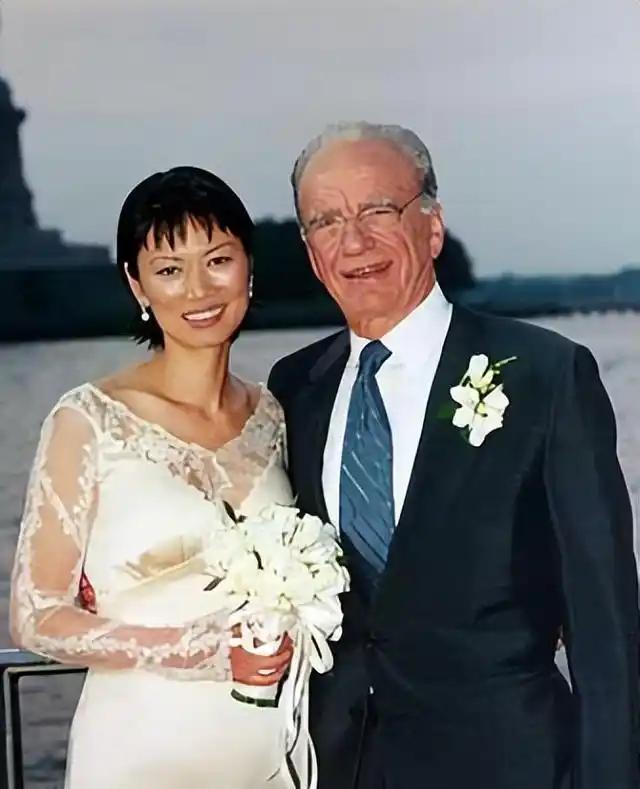 2004年，传媒大亨默多克花了1000万人民币，在故宫旁边买下一套四合院。离婚时