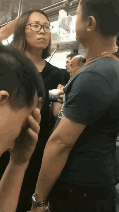 1 天呐！我应该在车底不应该在车里啊！[震惊]
2 百分之八十的人不看好这对，你