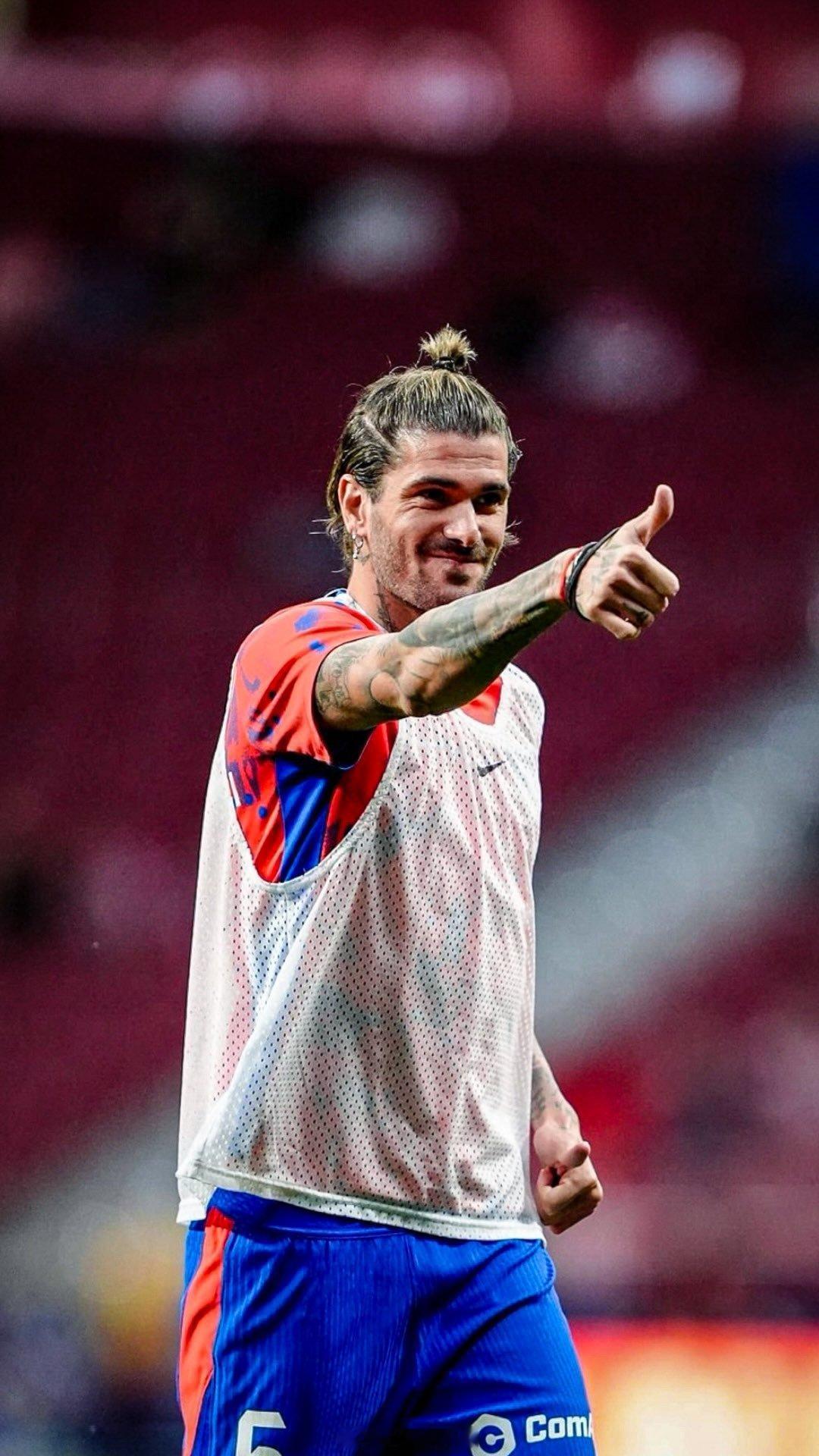 重返意甲？ 🔄国际米兰专注于最后冲刺：意甲决赛和欧冠决赛🏆⚽️但球队已经开始
