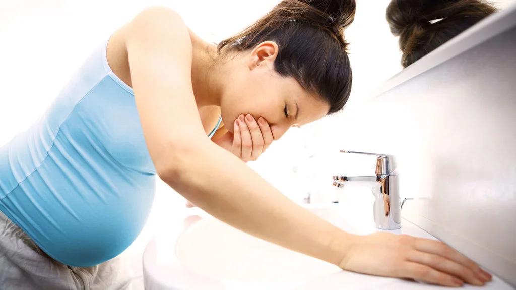 孕吐也叫晨吐，准确的名称是孕期恶心呕吐（nausea and vomiting 