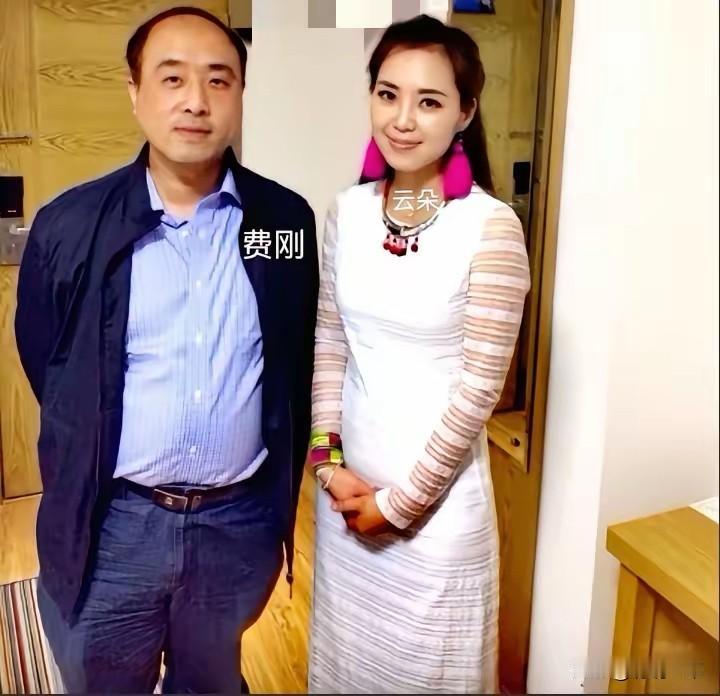 为何云朵求饶后，全网依旧不肯原谅她为何谢春芳百般求绕后，网民依然不放过她 
 