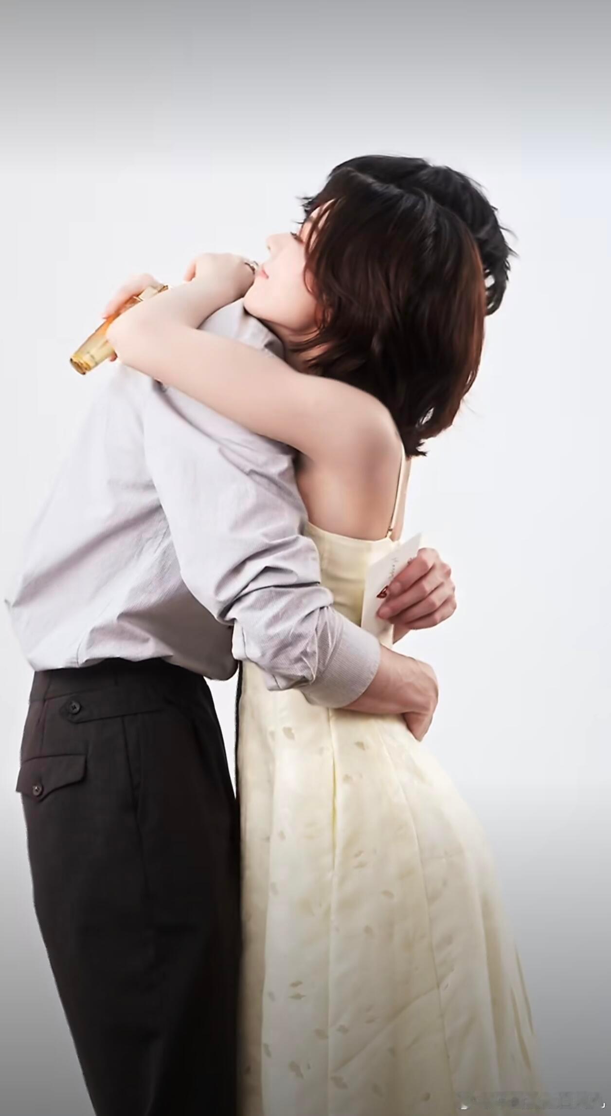 两个人毫无安全距离可言这个环腰真的是燕麦威化